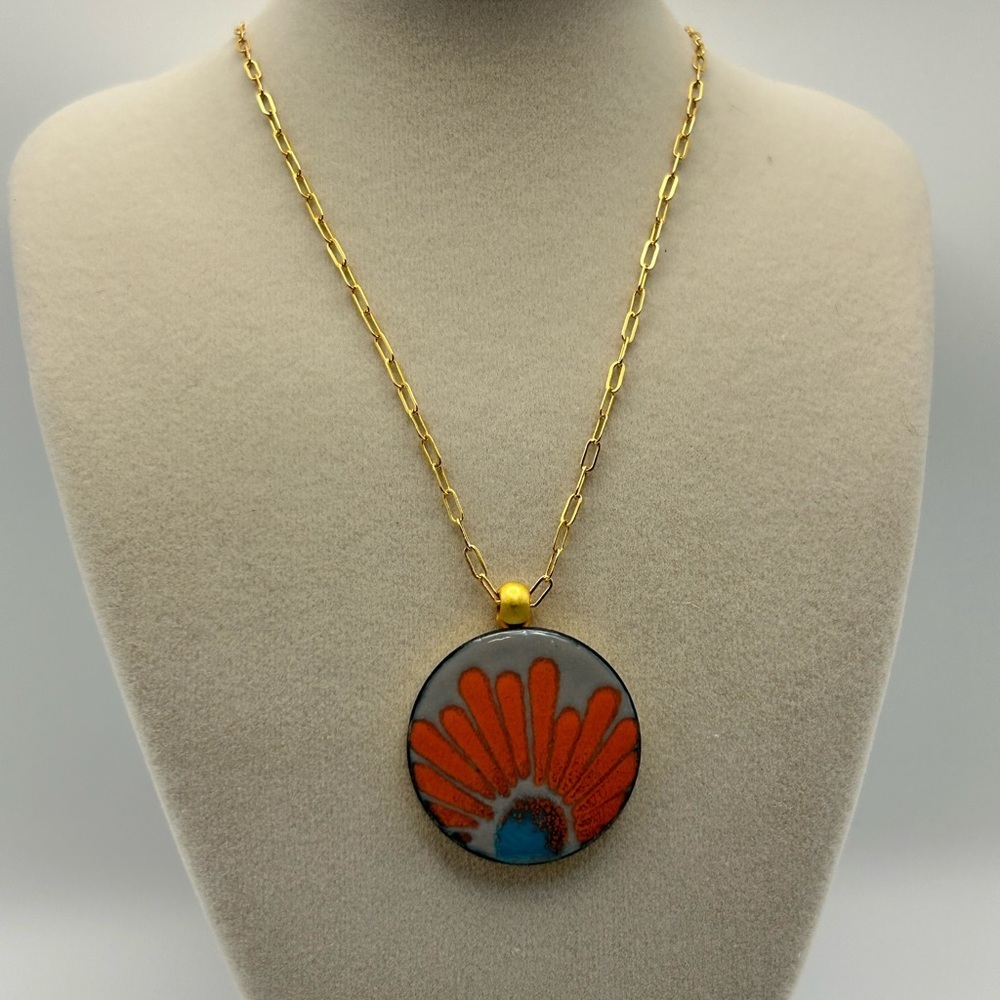 LeighElena Vibrant Orange Blue Magnetic Pendant Necklace Oval Link Gold-tone 18" - Picture 2 of 10